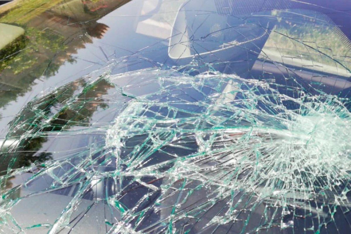 Azyaşlıların hərəkətə gətirdiyi avtomobil qəza törətdi: [[ÖLƏN VAR]]