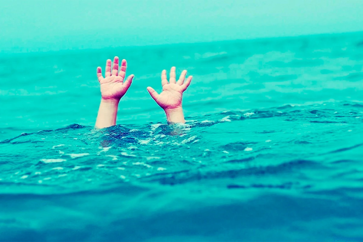 9 yaşlı uşaq [[gölməçəyə düşərək]] öldü