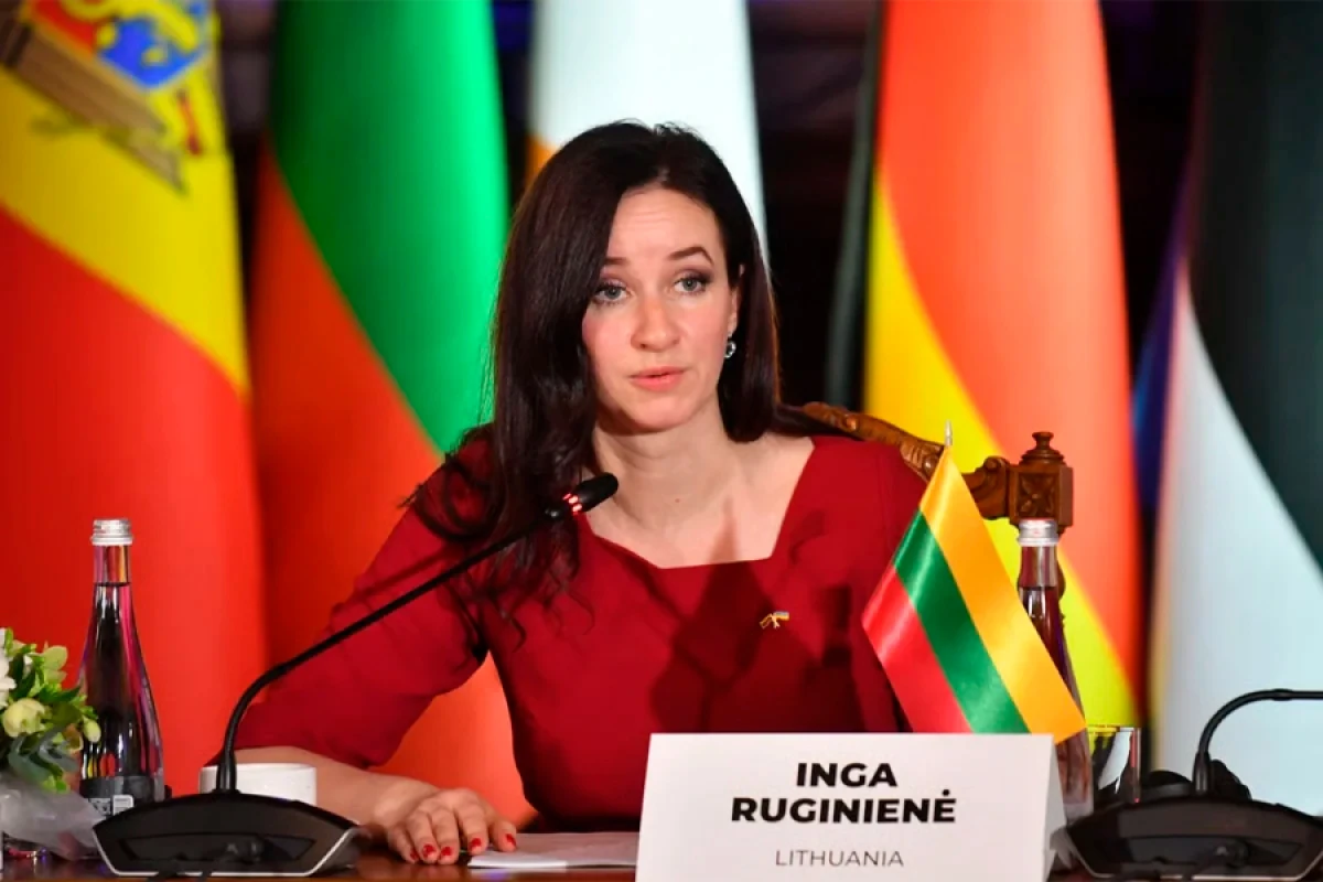 Litvanın Baş naziri [[Azərbaycana gəlir]]