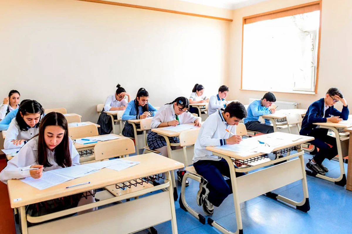 52 mindən çox şagird [[buraxılış imtahanı verəcək]]