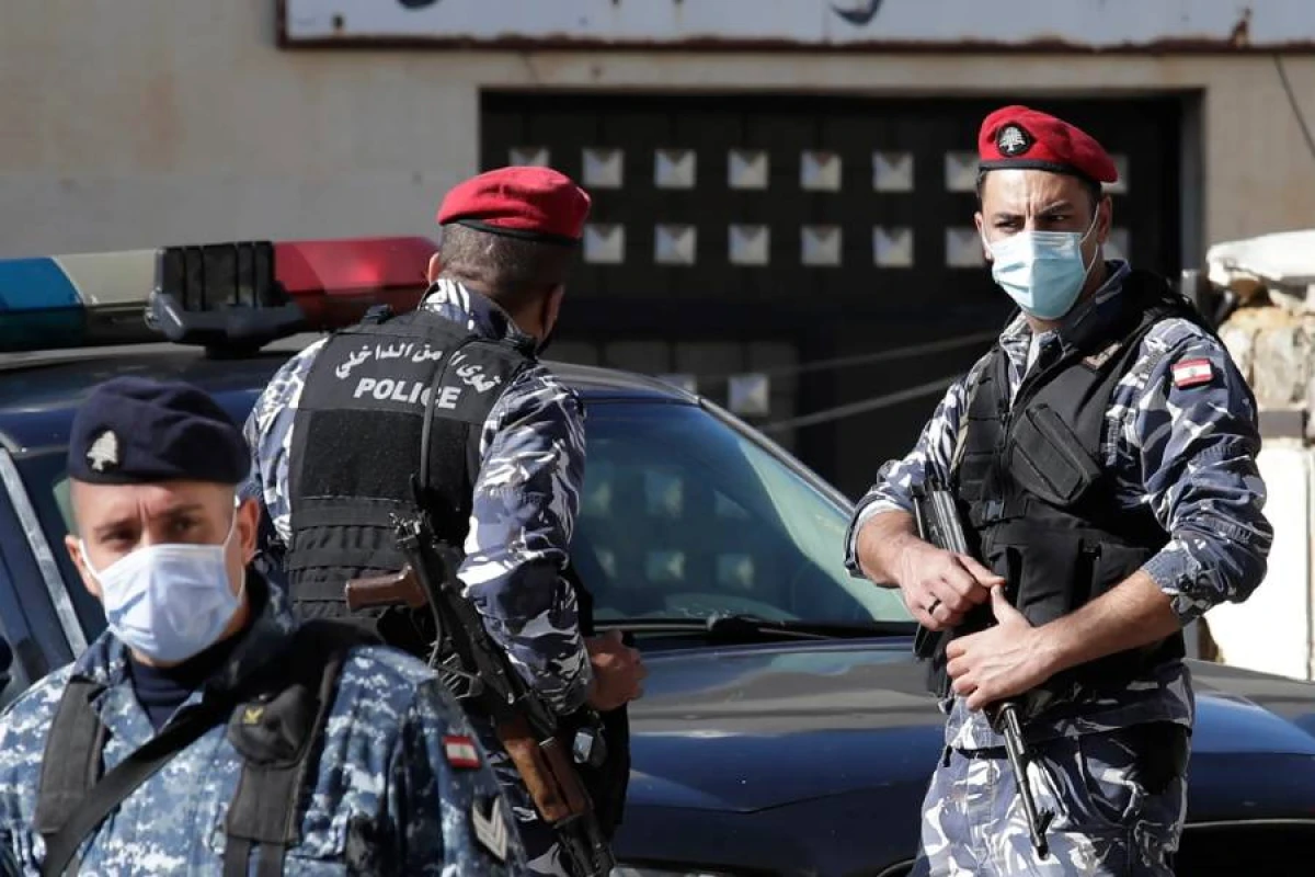 Beyrutun ətrafındakı [[ABŞ səfirliyinə atəş açıldı]]