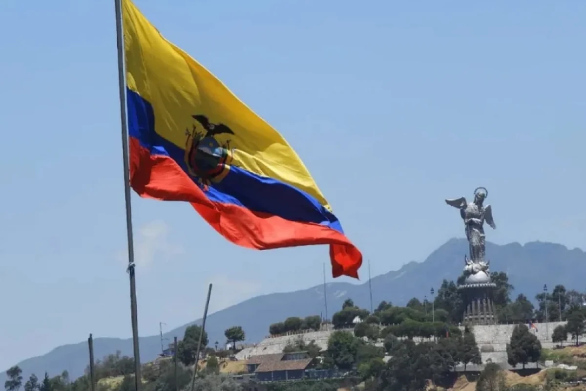 [[Ekvador Kolumbiyadakı]] səfirini geri çağırır