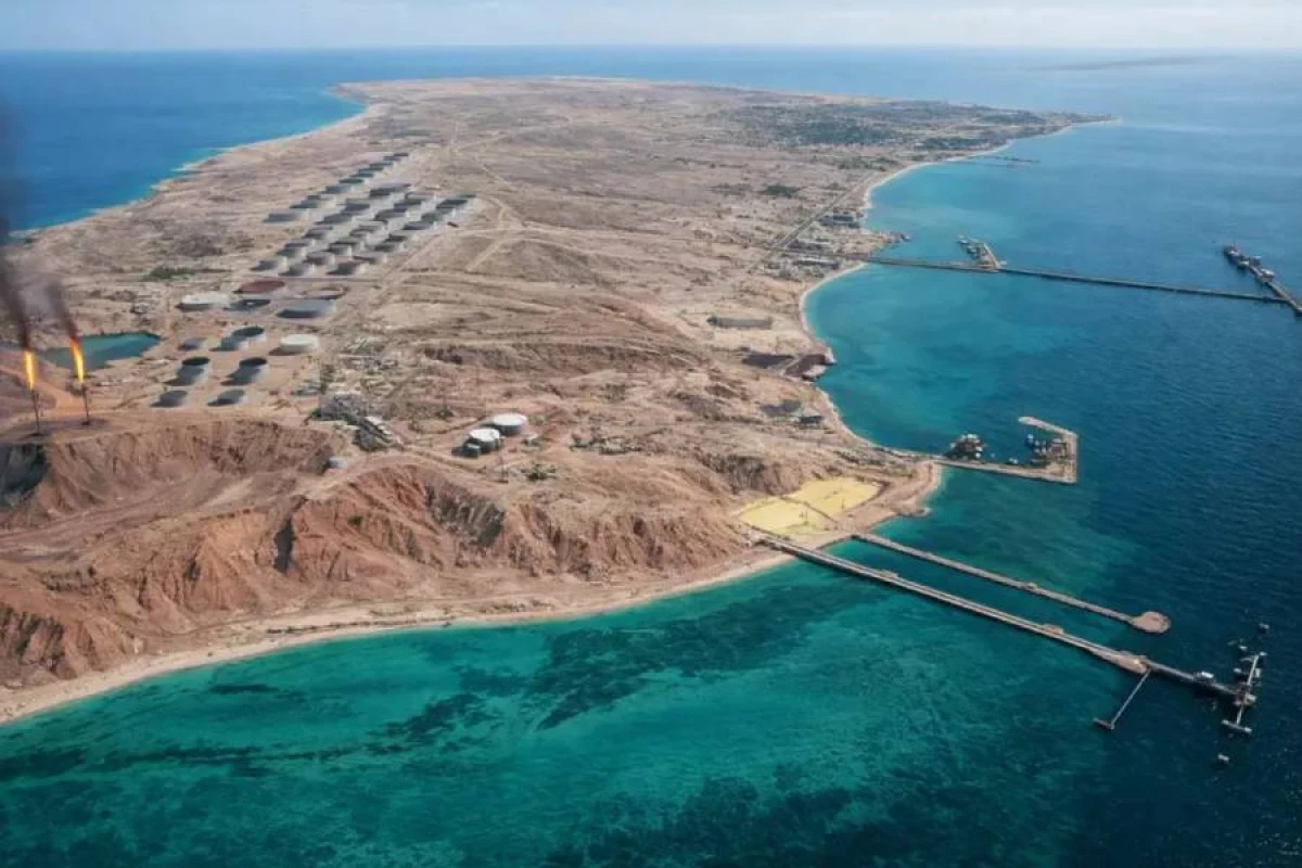 İran Xarq adasını müdafiə etmək imkanından [[məhrum edildi]]