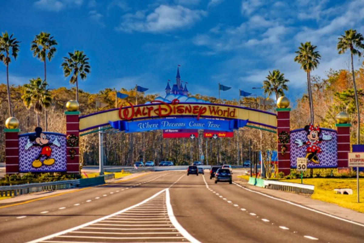 "Disney" 1000 iş yerini [[ixtisar edəcək]]