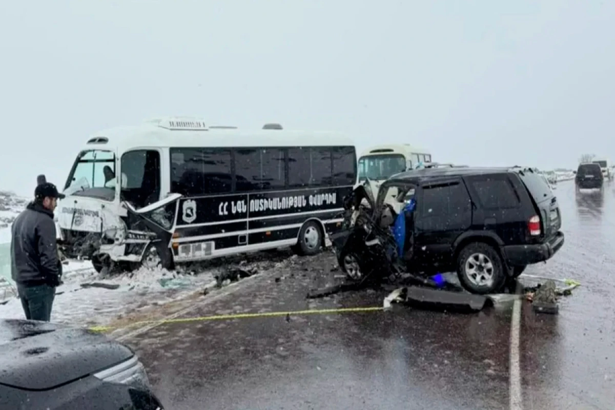 Paşinyanın korteji qəza törətdi: [[Ölən var]]