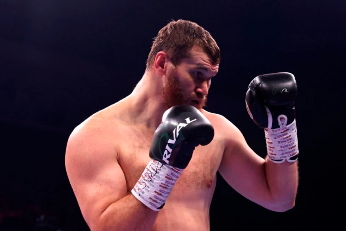 [[Lennoks Lyuisdən xəbərdarlıq:]] Mahmudov çox təhlükəlidir