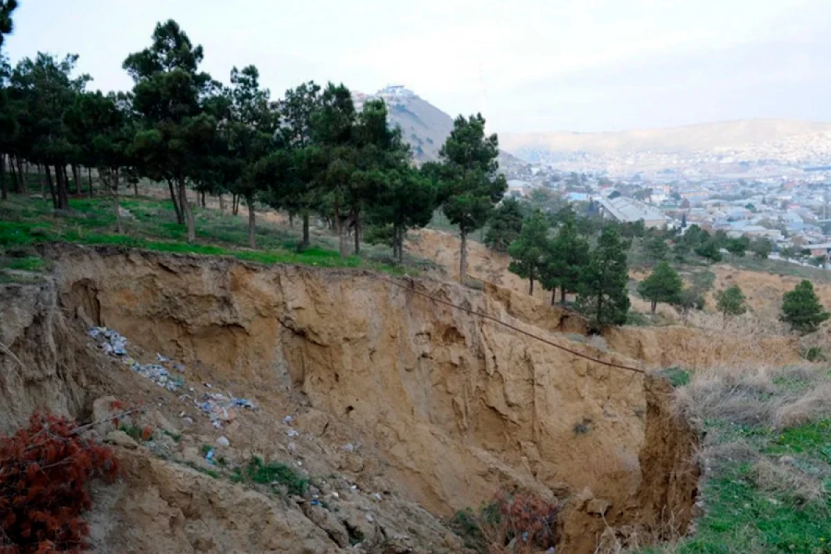 Xətai rayonunda [[sürüşmə]] baş verdi