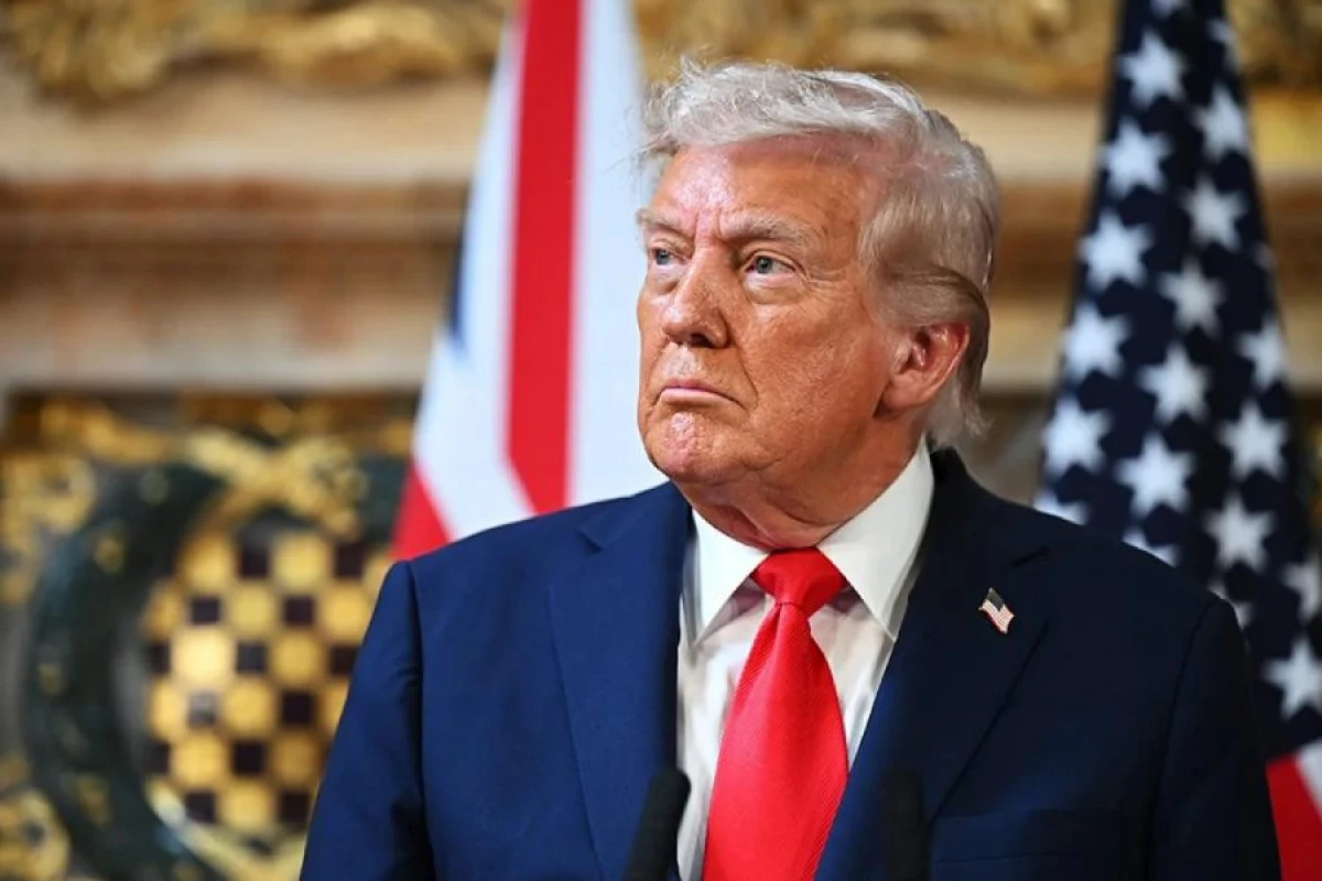 Tramp Hörmüz boğazını [[blokadaya alacaq]]