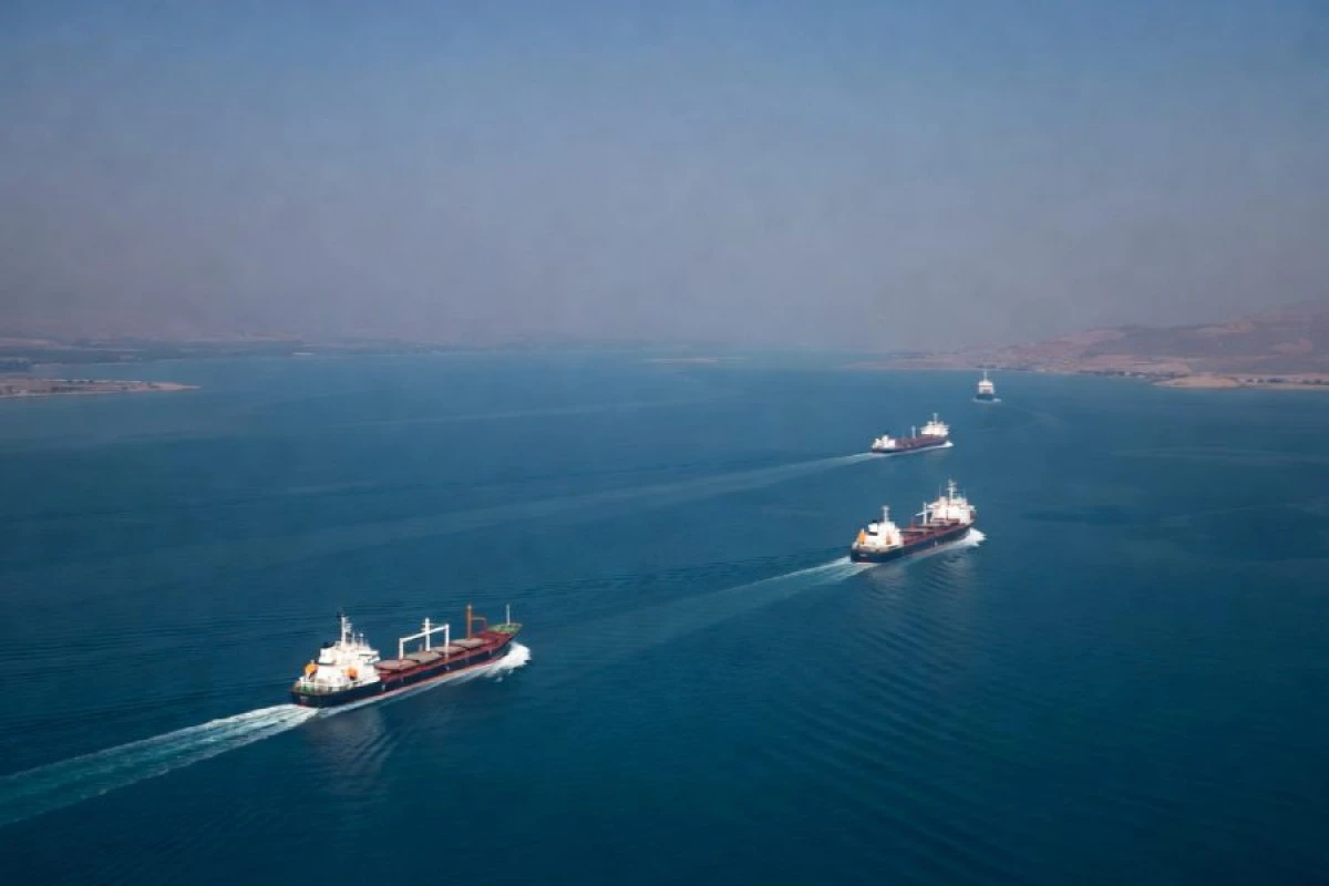 İran iki ABŞ gəmisinin Hörmüz boğazından keçməsinə [[icarə vermədi]]