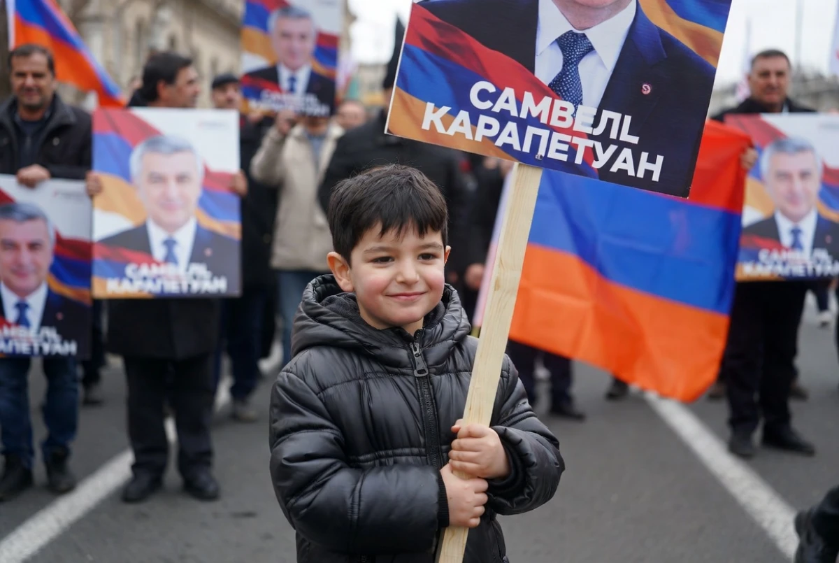 Paşinyanın rəqibi [[uşaq istismarı]] edir