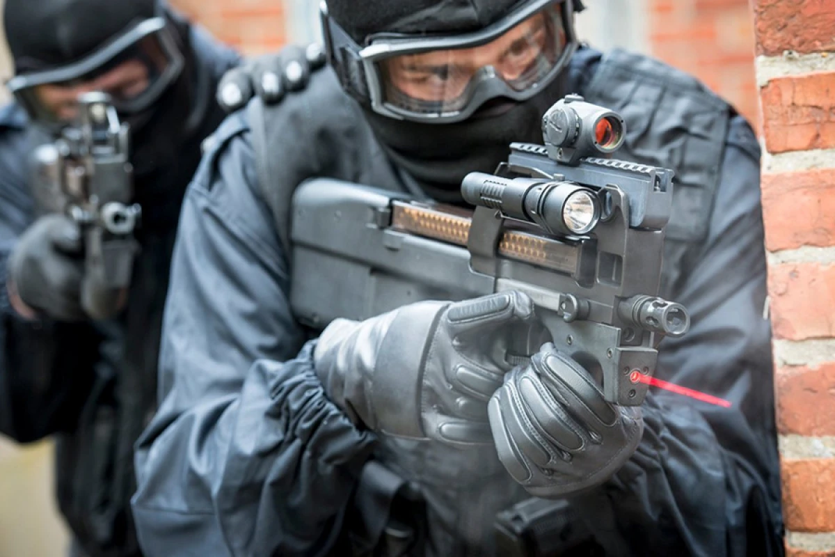 [[FN P90:]] Xüsusi qüvvələrin kompakt və güclü silahı