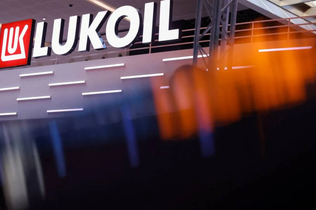 ABŞ "Lukoyl" yanacaqdoldurma məntəqələrinə qarşı [[sanksiyaları təxirə saldı]]