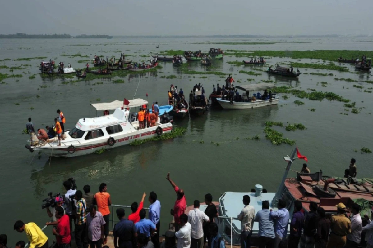 Banqladeşdə gəmi qəzası -  [[250 nəfər itkin düşdü]]