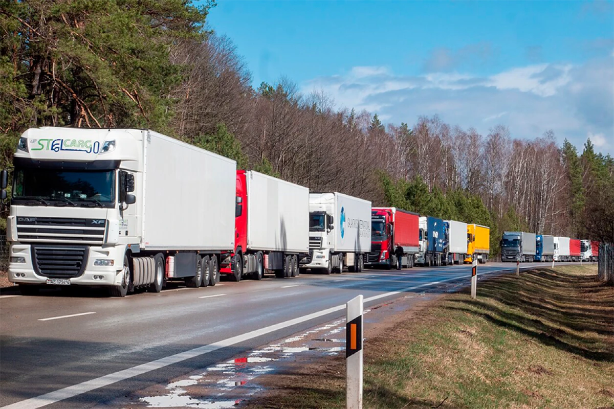 [[AYNA:]] Gömrük postunda yüzlərlə avtomobil gözləyir