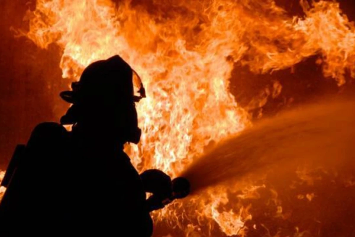 Bakıda [[avtomobil yandı]]