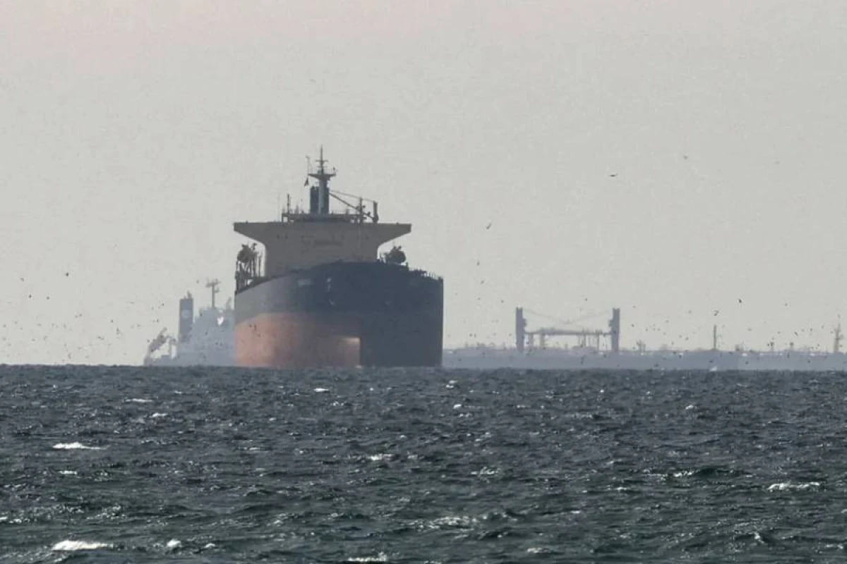 ABŞ-nin blokada tətbiq etdiyi İran limanına [[gəmi daxil oldu]]