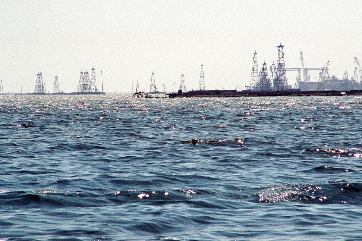 Xəzər dənizi yenidən irəlilədi [[– yağışlardan sonra 30 metr artım müşahidə olunub]]