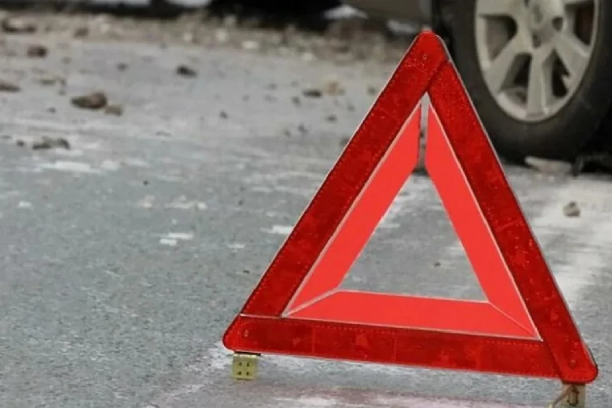 Sabirabadda içərisində şagirdlər olan [[mikroavtobus aşdı]]