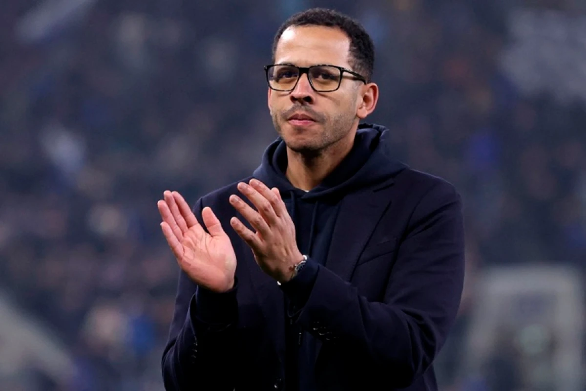 Rosenior [[tənqidlərə rəğmən]] postunda qalır!