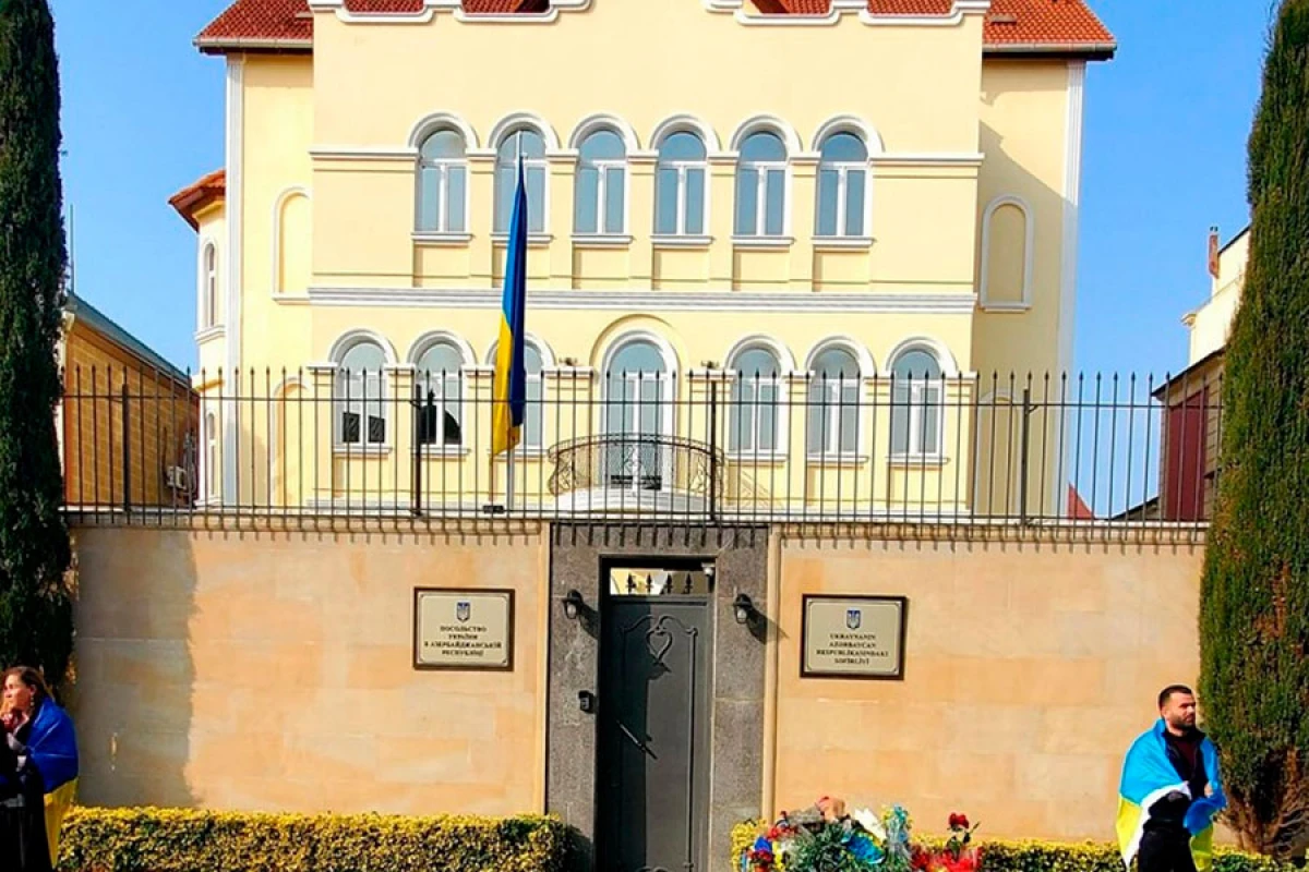 Ukrayna səfirliyində [[başsağlığı kitabı]] açıldı