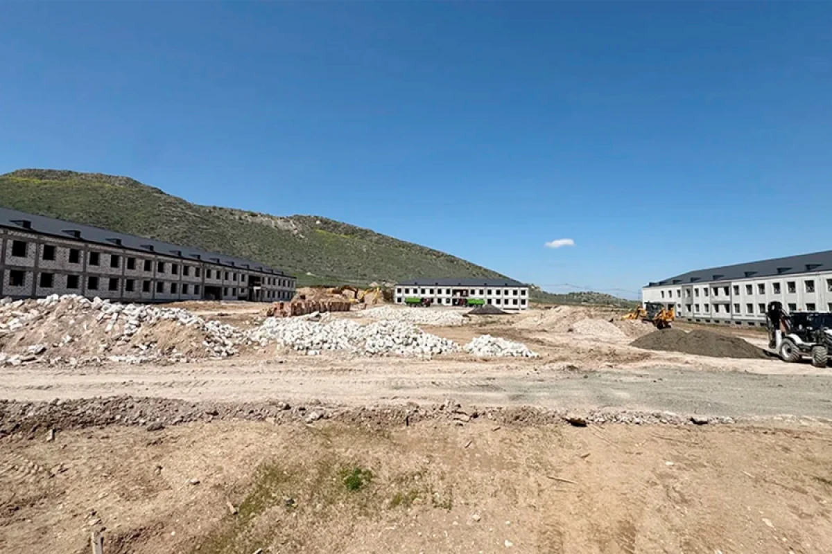 Azad olunmuş ərazilərdə [[yeni hərbi infrastruktur]] yaradılır