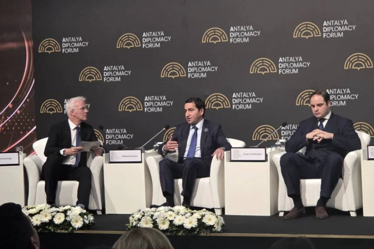 [[Hikmət Hacıyev:]] "Azərbaycan regionda sülh gündəliyinə tam sadiqdir"