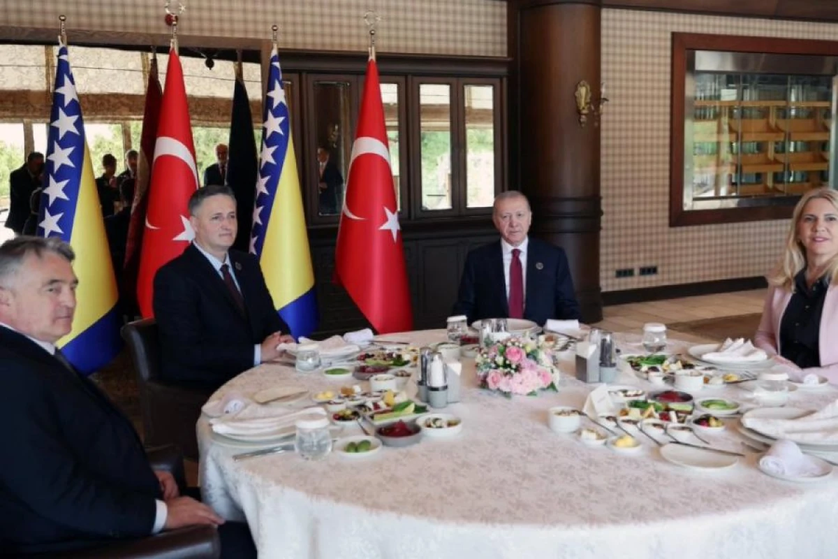 Ərdoğan [[Bosniya və Herseqovina nümayəndə heyəti ilə]] görüşdü