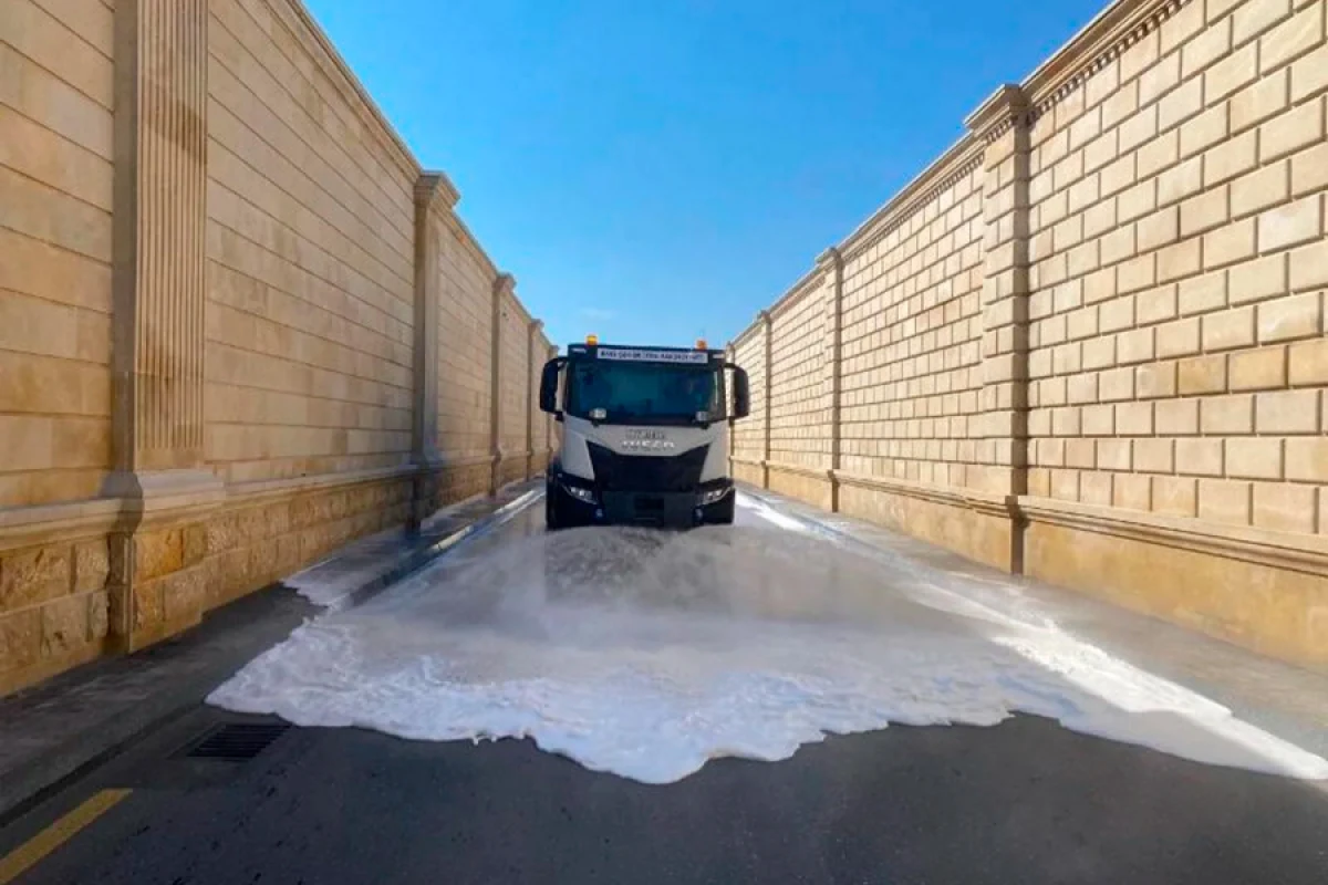 Yaz mövsümü ilə bağlı 556 küçə yuyuldu [[- YENİLƏNDİ]]