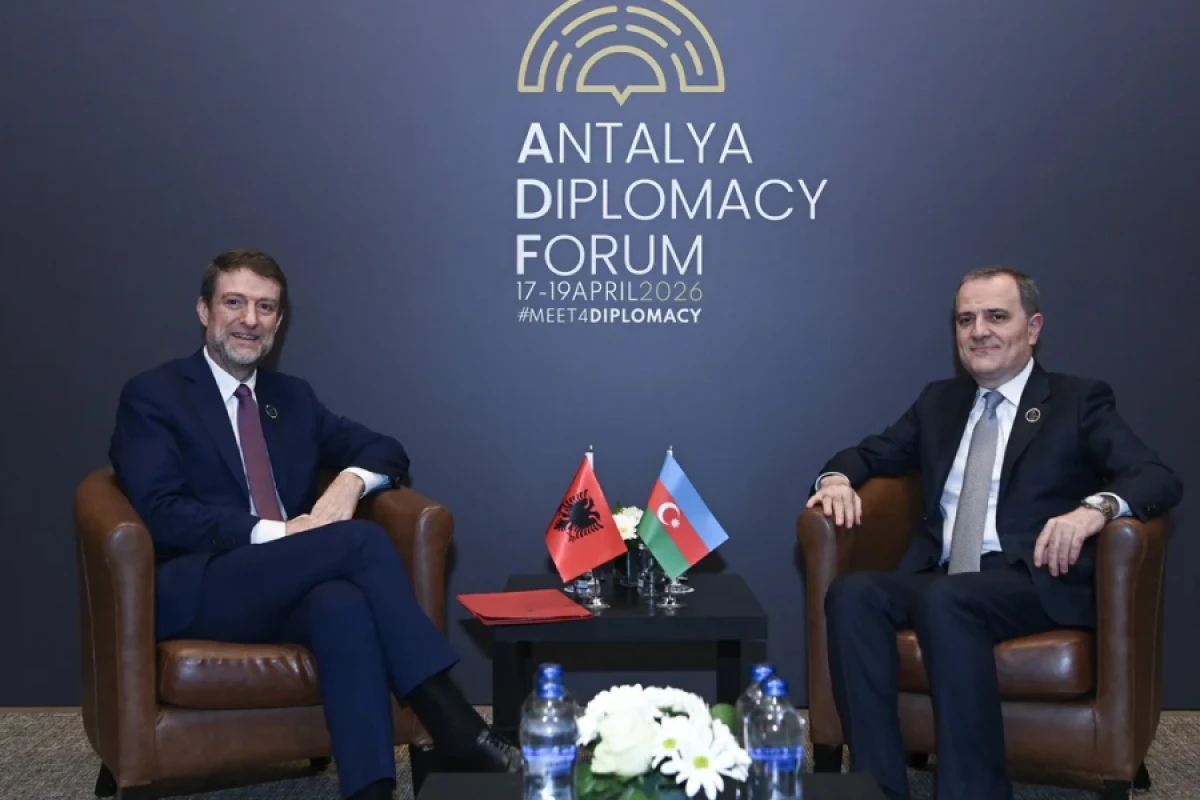 [[Ceyhun Bayramov]] albaniyalı həmkarı ilə görüşdü