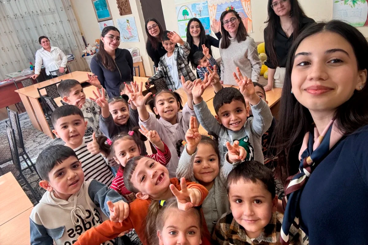Ünsiyyət, emosiyaların idarə olunması [[- Prezidentin qızından təşəbbüs]]