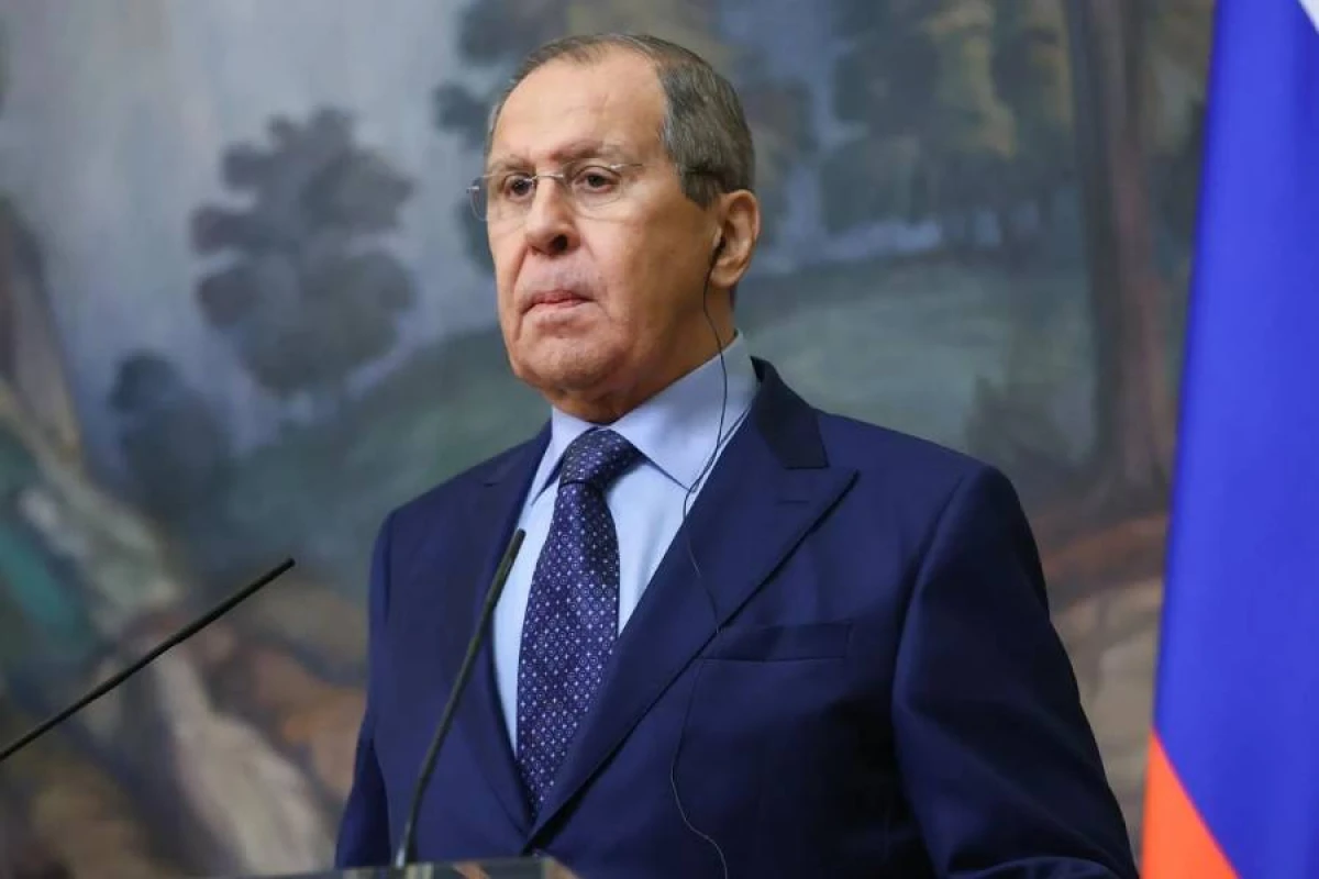 Lavrov İranın xarici işlər nazirini [[ABŞ ilə atəşkəsə riayət etməyə çağırdı]]