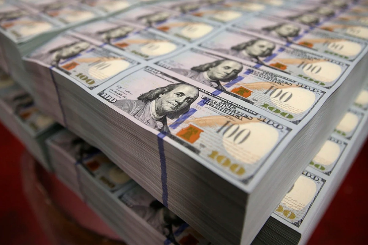 Dollar almaq istəyənlərin [[NƏZƏRİNƏ]]