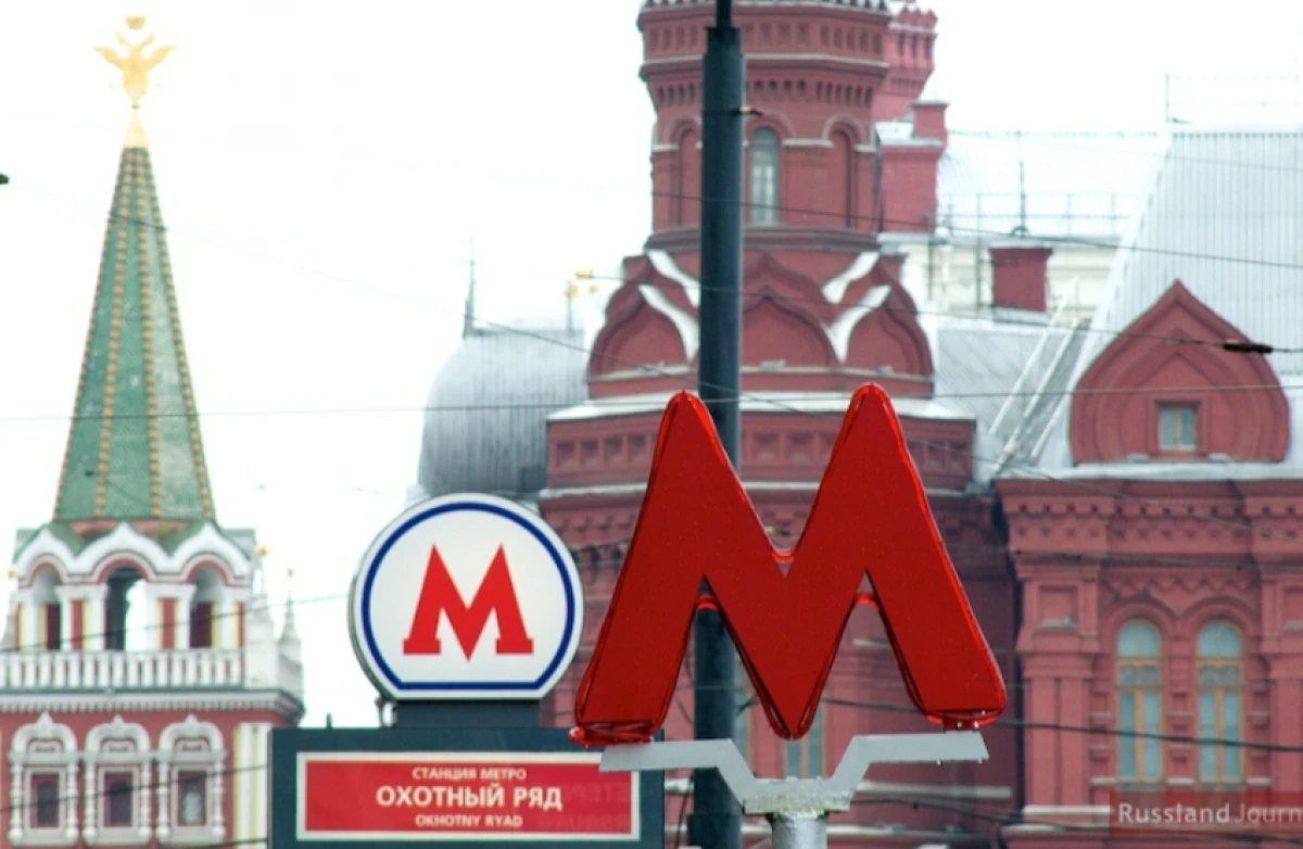 [[Moskvada metro dayandı:]] Sərnişinlər tuneldə qaldı