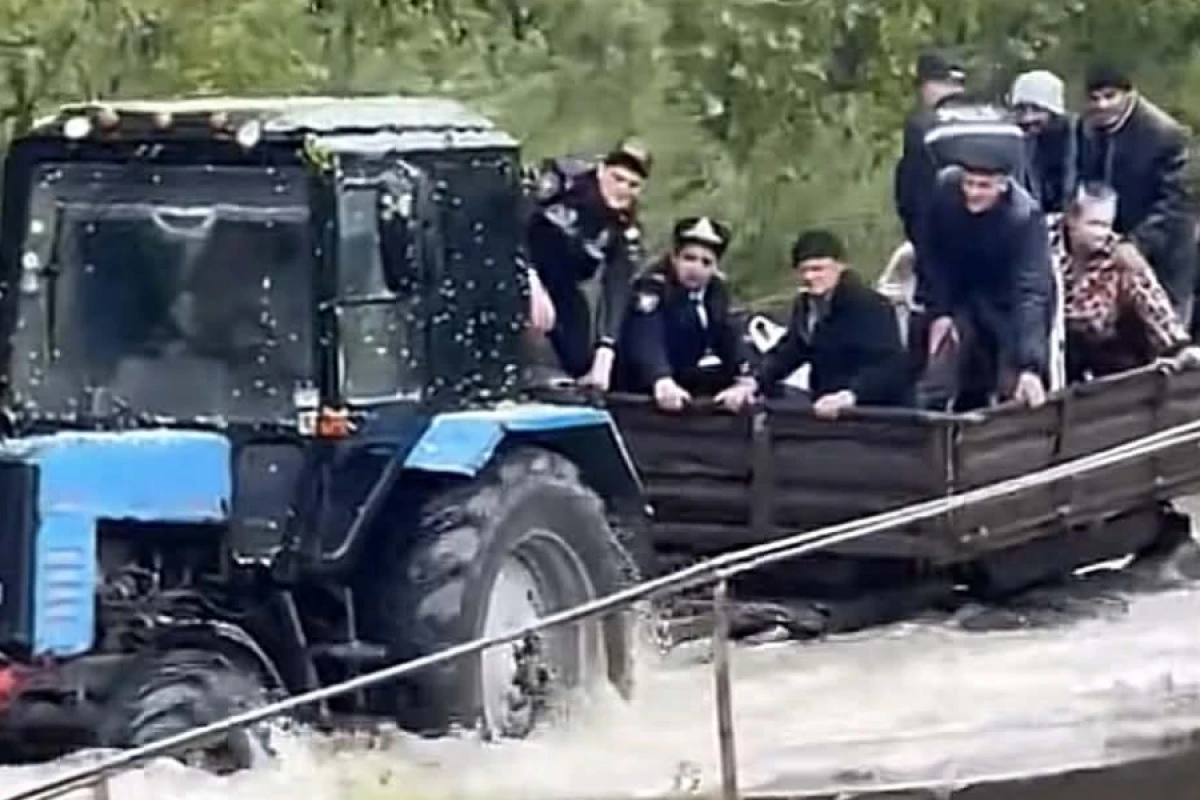 [[Zərdabda Kür daşdı]] - Vətəndaşlar xilas edildi