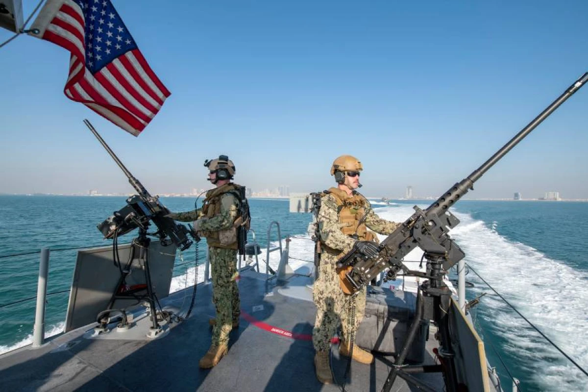 ABŞ Hərbi Dəniz Qüvvələri Hind okeanında [[İrana məxsus neft tankerini saxladı]]