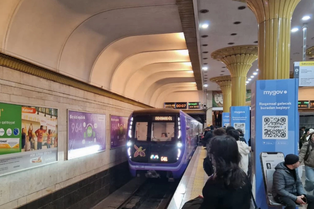 Qatar yoluna düşən sərnişin öldü