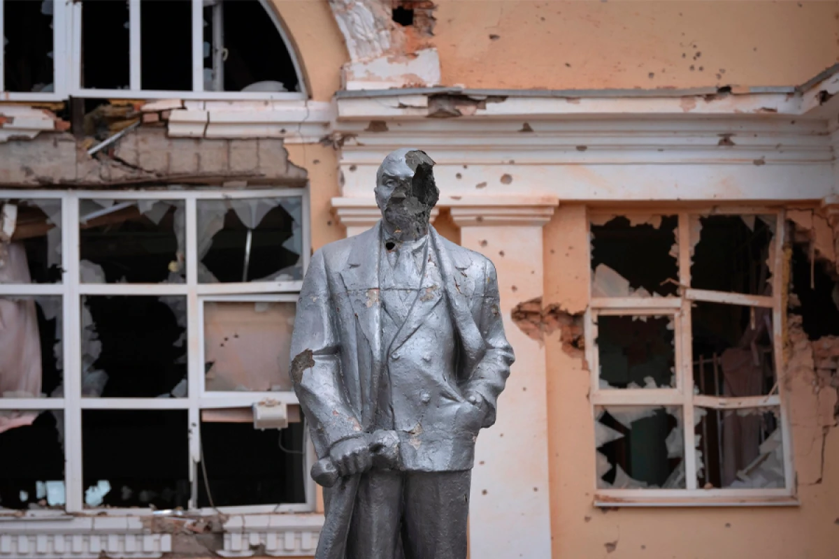 Azərbaycan bu gün də  [[Leninin  geosiyasi cinayətlərinin nəticələrini]] aradan qaldırmaqla məşğuldur