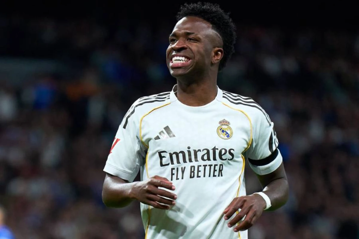 Arbeloa Vinisiusun gələcəyi ilə bağlı [[ümidlə danışdı]]