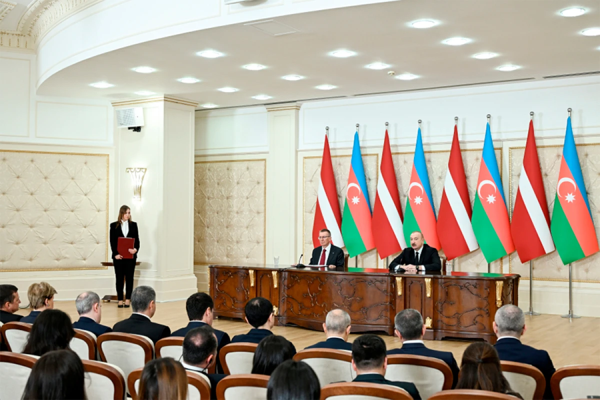 [[Prezident:]] Azərbaycan-Ermənistan nümayəndələrinin qarşılıqlı səfərləri normal mühitin bərqərar edilməsinə töhfə verir