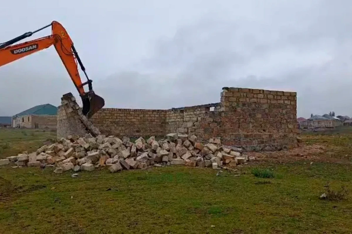 Bu ərazilərdə [[qanunsuz tikililər]] söküldü