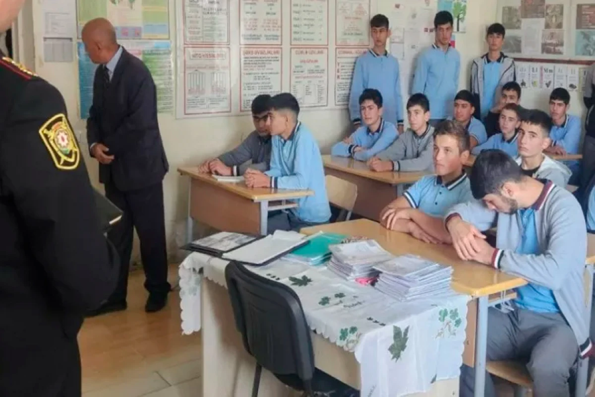 Məktəblərdə [[KÜTLƏVİ YOXLAMALARA]] başlandı