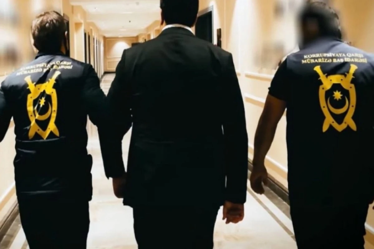 [[Dövlət Xidmətinin]] dörd vəzifəli şəxsi həbs edildi