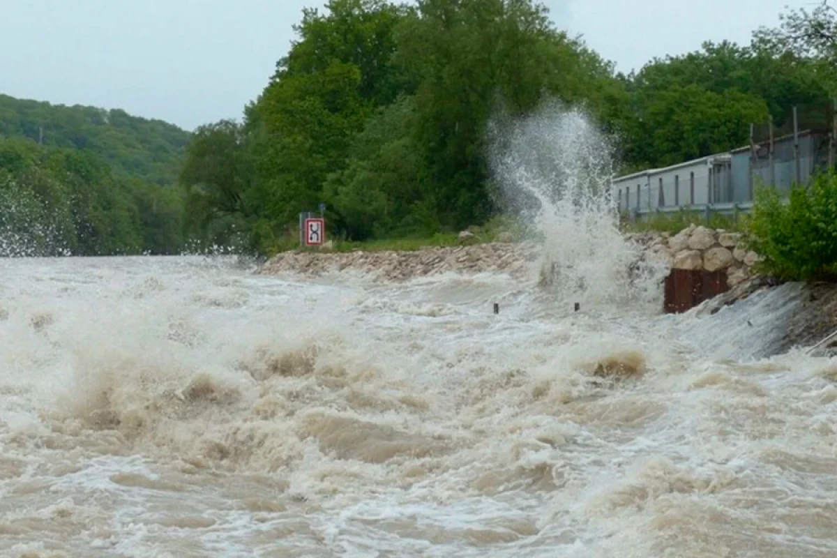 Kür çayında su səviyyəsinin artması müzakirə edildi [[- Hansı tədbirlər görüləcək?]]