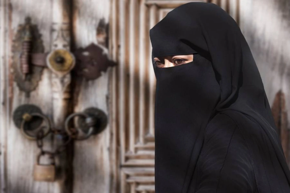 Qazaxıstanda niqab taxan qadınlar [[cərimələndilər]]
