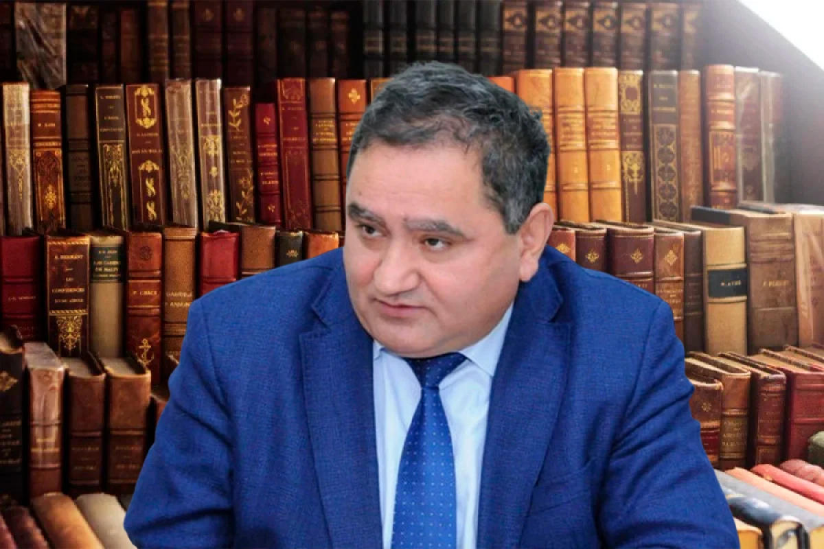 Kitabla əlaqəsi olmayanlar ön plandadır [[- Etibar Əliyev]]