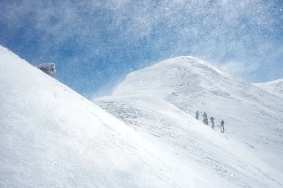 [[Everestdə]] buzlaq çökdü