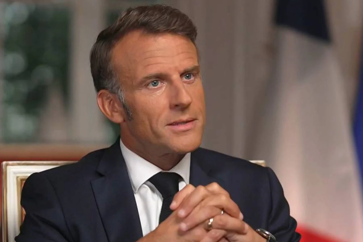Makron 2027-ci ildə [[siyasətdən gedəcək]]
