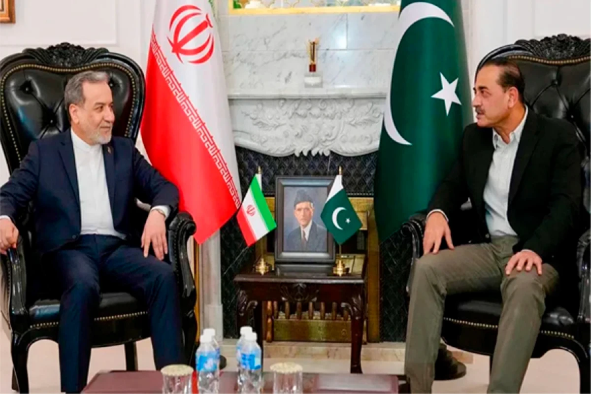 İran XİN rəhbəri [[Asim Munirlə görüşdü]]