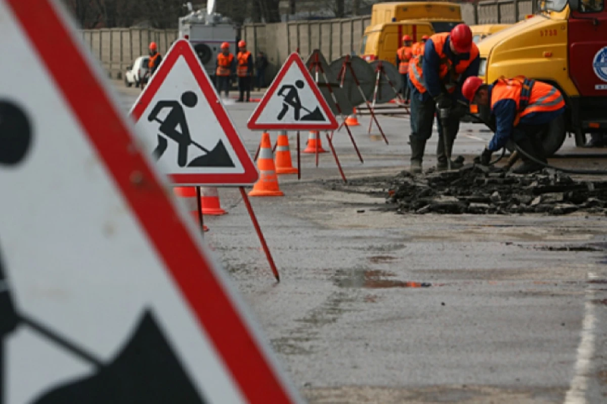 [[Təmirə bağlanan]] yola daxil olan sürücü qəza törətdi