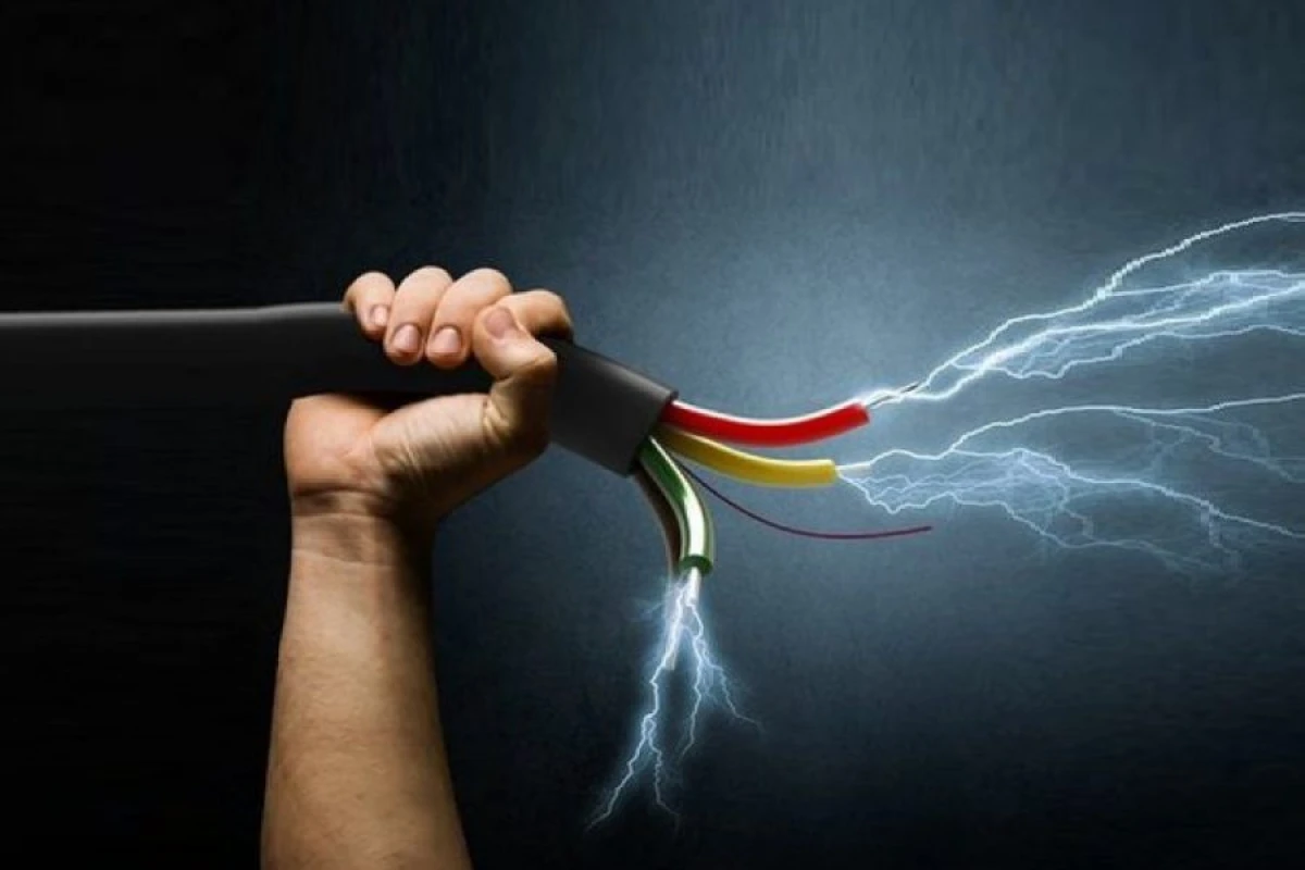 Yeniyetməni elektrik cərəyanı vuraraq [[öldürdü]]